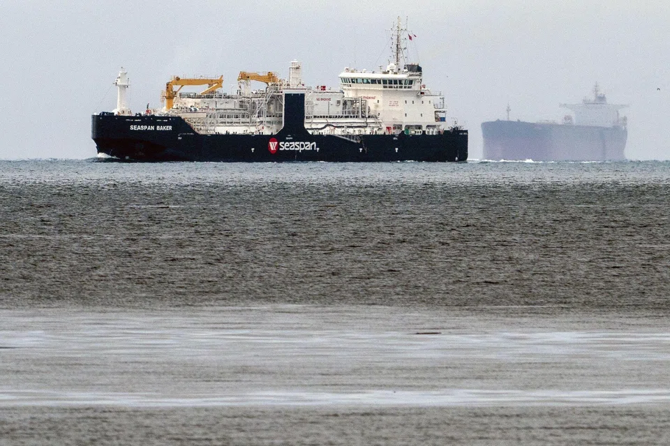 The LNG spot market further strengthened this week, with two-stroke tonnage remaining extremely tight in the Atlantic, driving higher rates on all major routes.