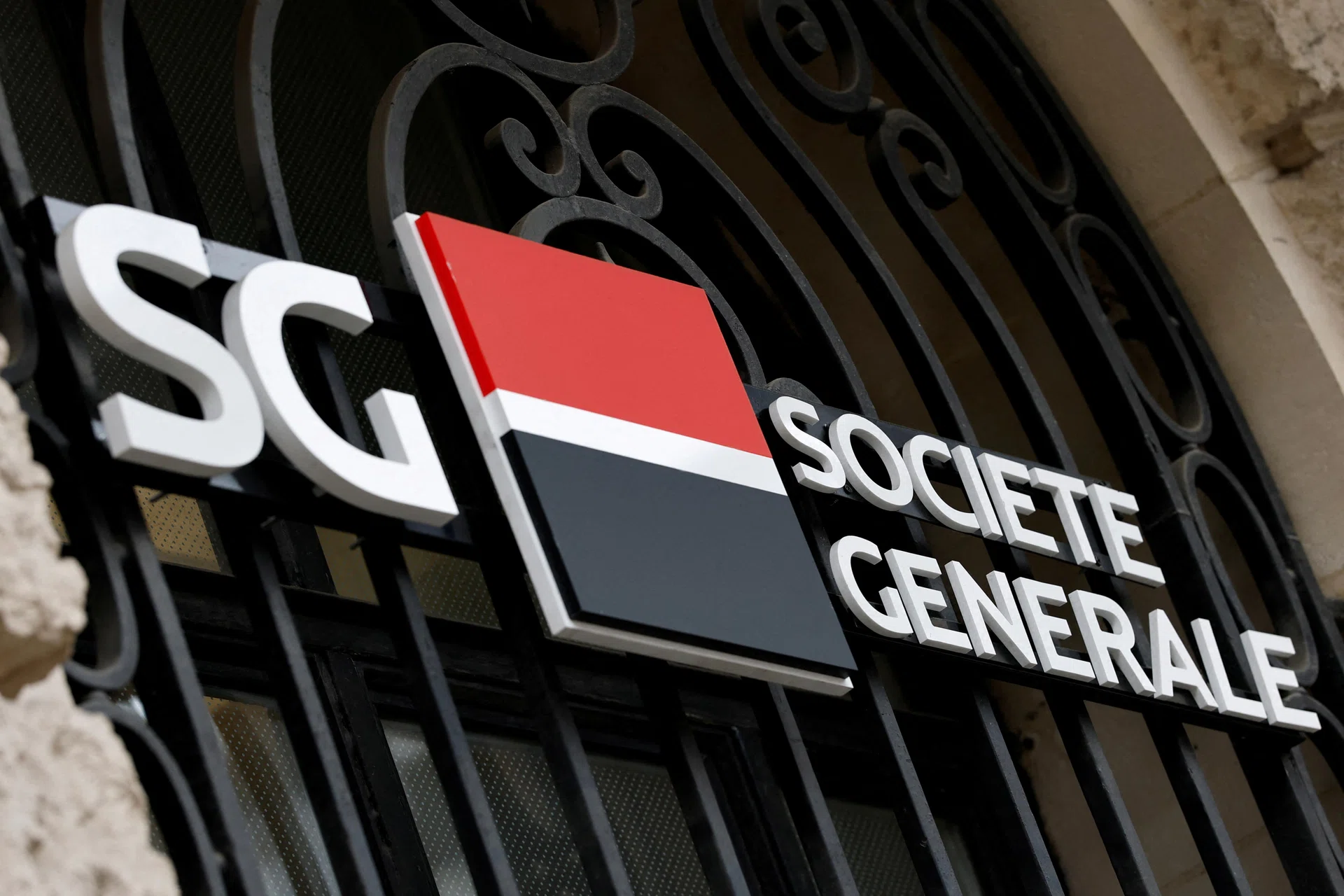 Societe Generale expands Japan credit business with Santander, UBS hires