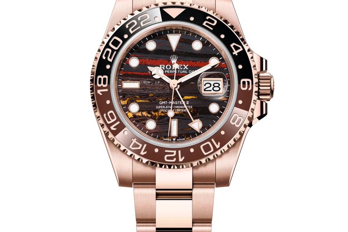 The GMT-Master II in 18 ct Everose gold with Cerachrom bezel insert in brown and black ceramic is now available with a dial in tiger iron for the first time.