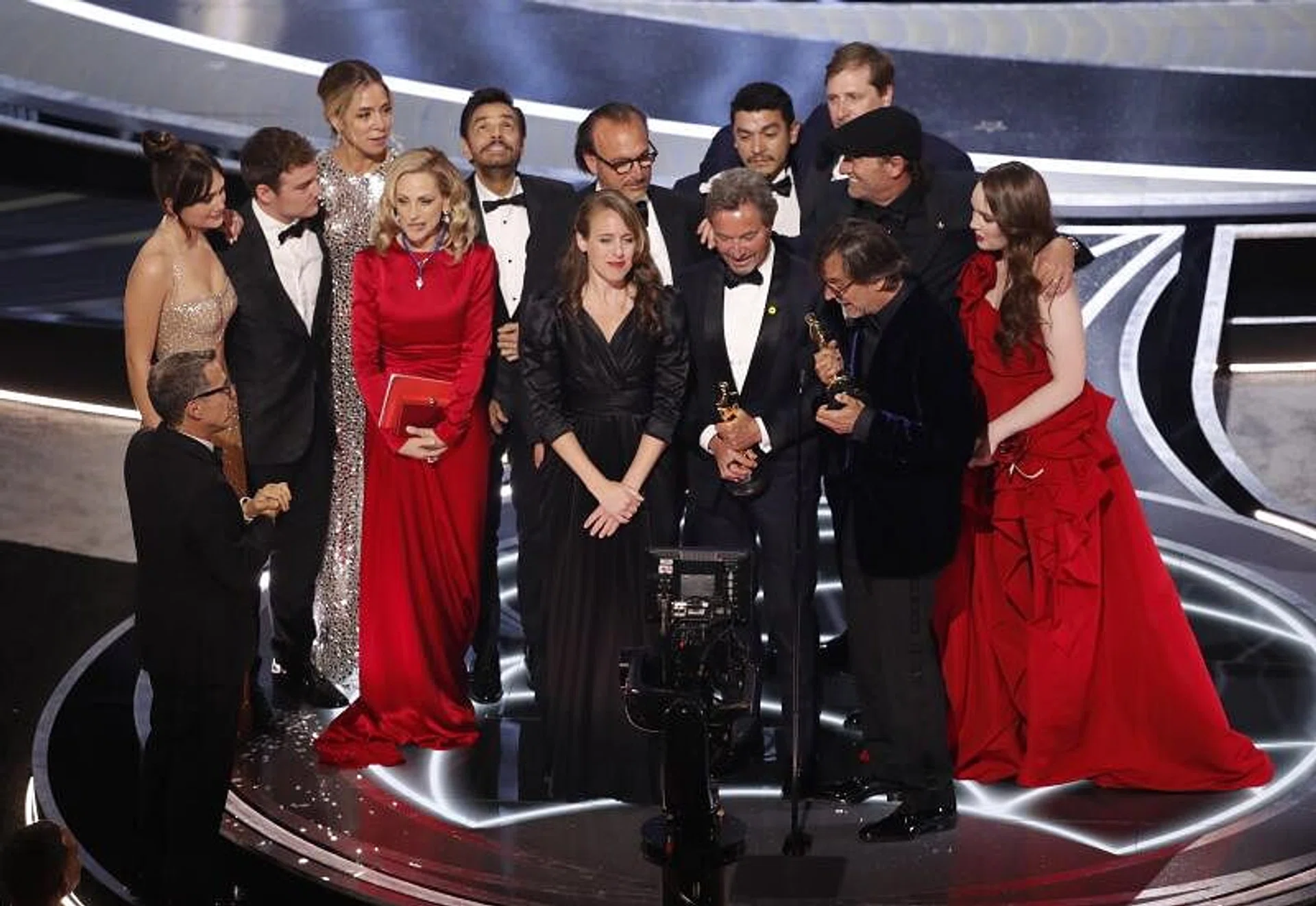 'CODA' wins best picture in a streaming first at the Oscars - The ...