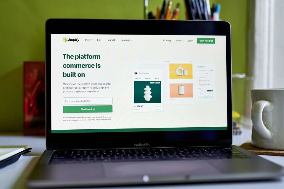 Shopify built its business by making it easy for small businesses to quickly set up online stores. 