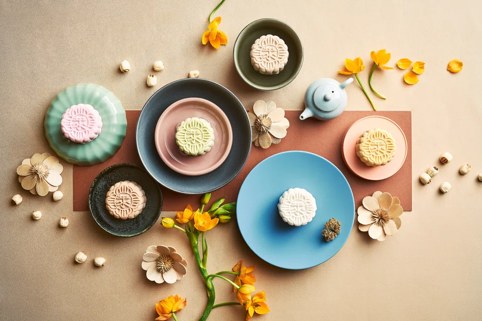 Pick from a variety of snow-skin mooncake flavours.