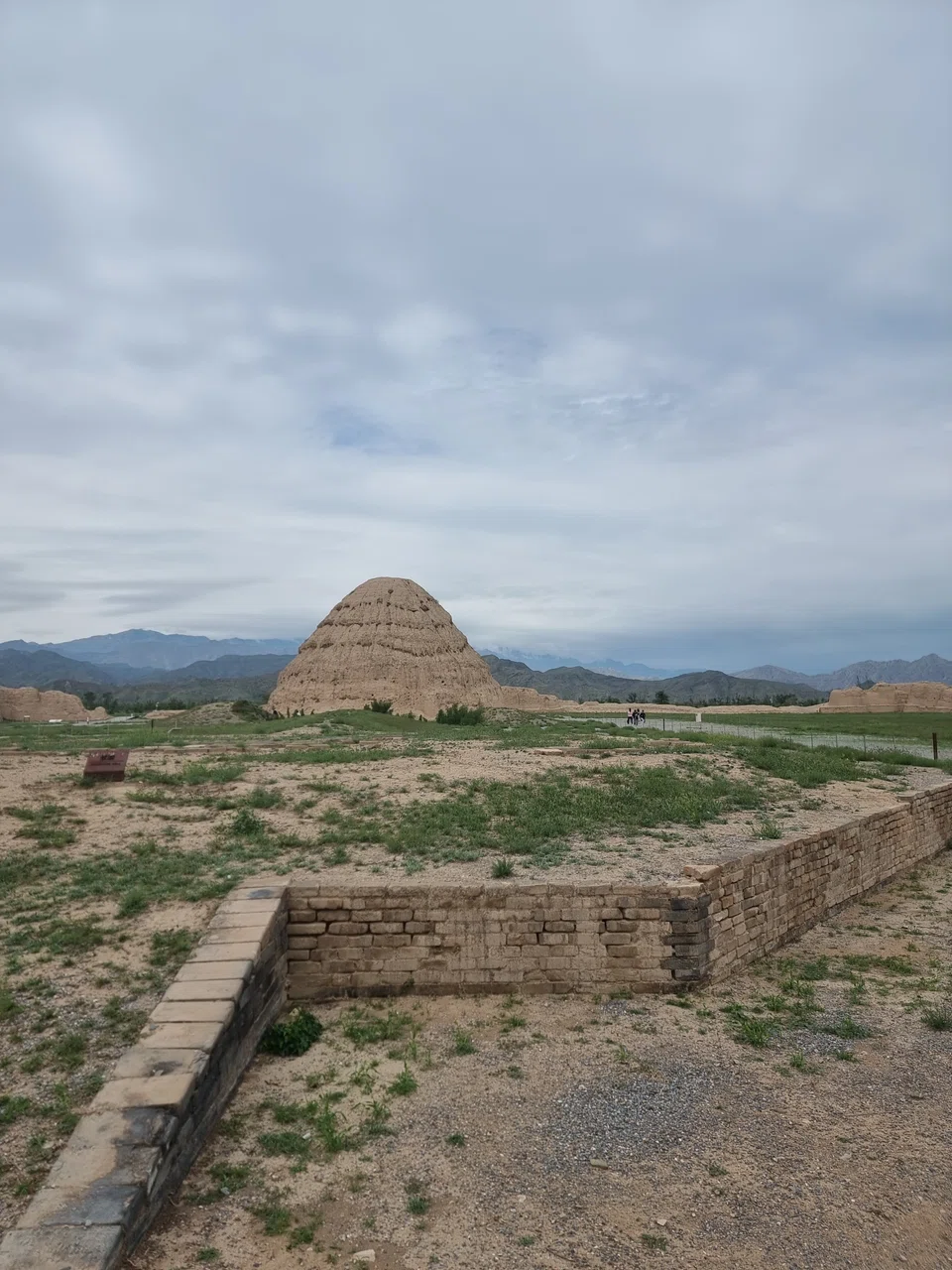 The beehive shaped Western Xia tombs.