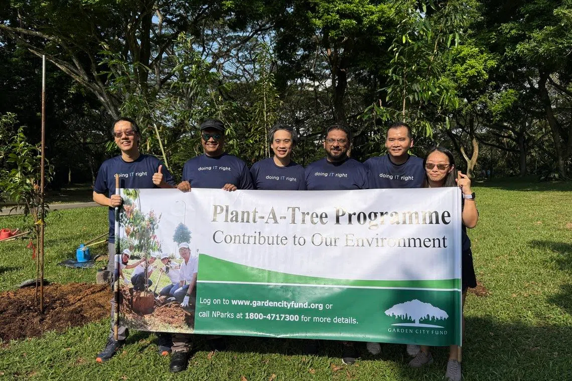 Anurax Lian (first from left), general manager of SimSys, says: "“SimSys – being at the forefront of technology – has always believed in technology for public good.”