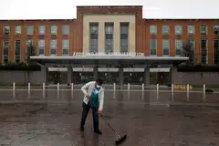 More than 80 per cent of the US population has not been eating enough vegetables, fruit and dairy, while consuming unhealthy amounts of added sugars, saturated fat and sodium in their diet, the FDA said.