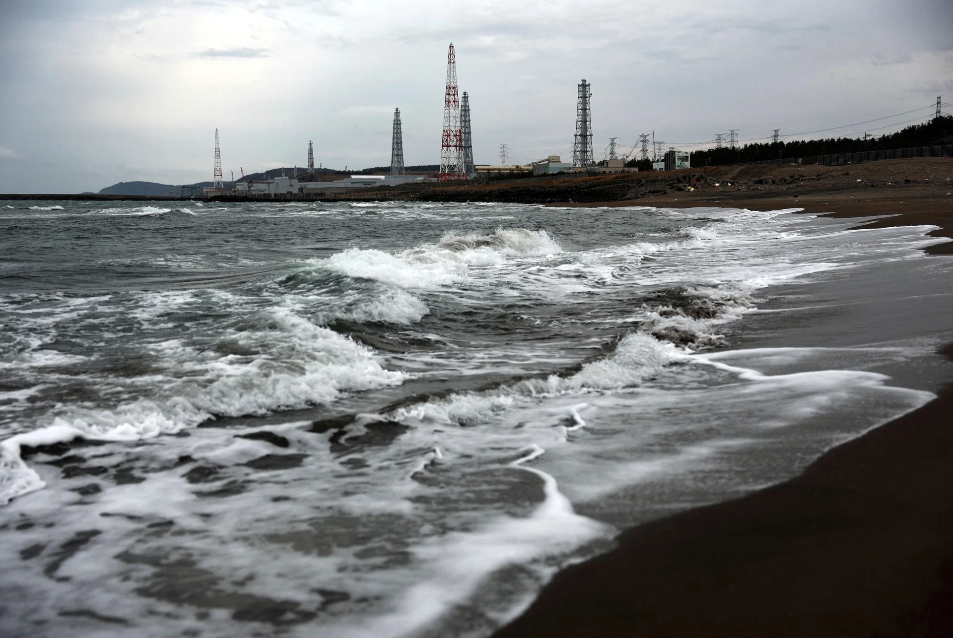 Tepco to delay restart of Kashiwazaki-Kariwa nuclear power plant, NHK reports