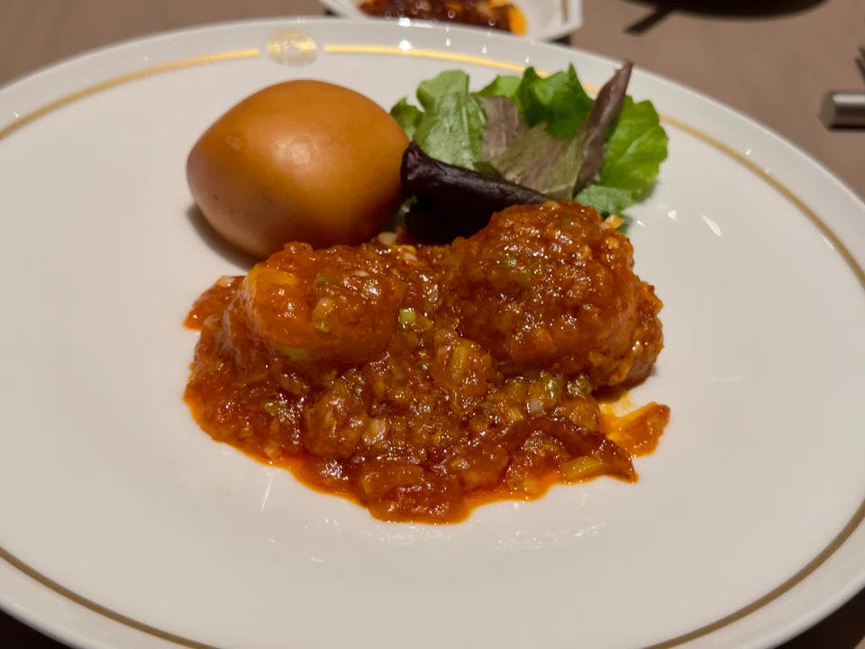 Stir-fried prawns and scallop in chilli sauce.