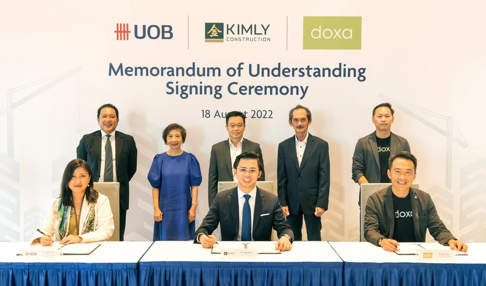 UOB and Doxa signed a memorandum-of-understanding (MOU) with Kimly Construction on Thursday (Aug 18) for the execution of the trio’s first green trade finance transaction together. 