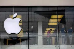 Apple is on track to generate sales of nearly US$140 billion in the December quarter, smashing its previous record.
