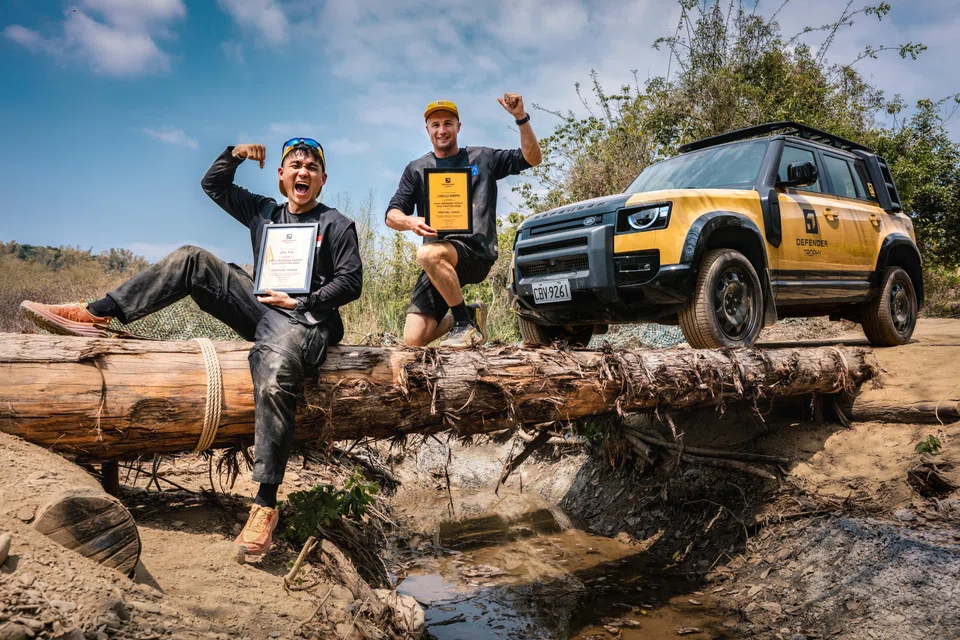 Asia Pacific Defender Trophy Qualification winners Ron Ng (left) and Charles Murray.