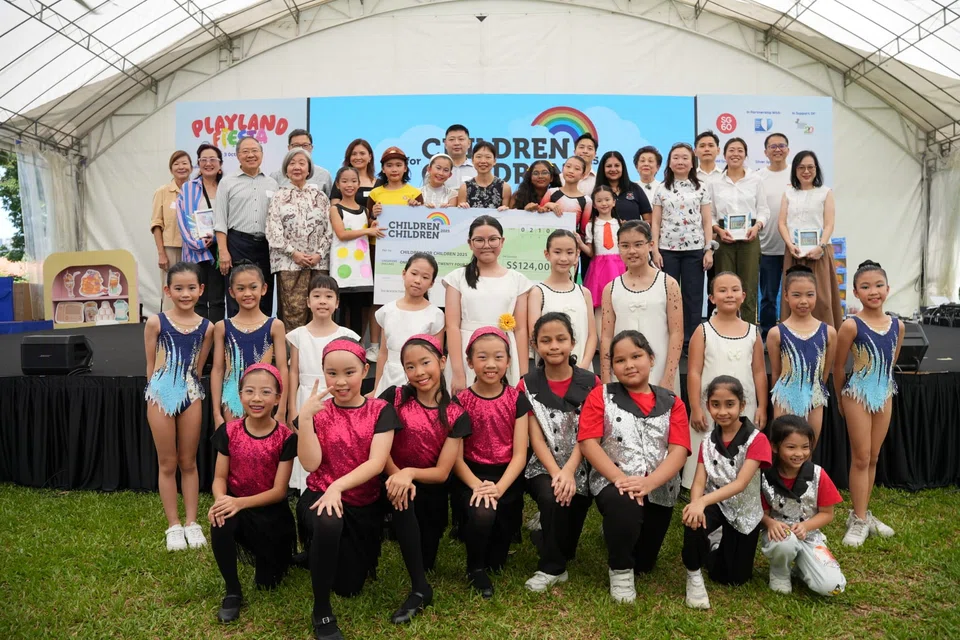 Jasmine Lau (last row, centre), minister of state for education, with donors from Hong Leong Foundation, City Developments Limited, Millennium Hotels and Resorts, Hong Leong Holdings, Hong Leong Finance, Hong Leong Asia, CWT, UBS Singapore and ArtBeatz, TRCL board of directors and student performers from CHIJ Kellock.