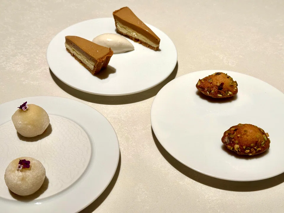 Petit fours of financier, mochi and caramel tart.