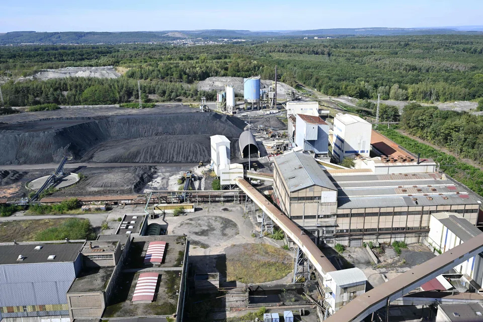 The Emile-Huchet thermal power plant, coal plant and combined gas plant in France. Under the Emissions Trading System, power stations and large industrial installations in Europe pay for each tonne of carbon dioxide they emit. 