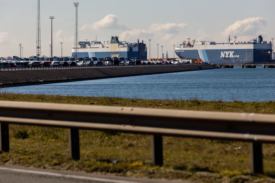 Some car logistics executives say many of the unloaded vehicles are simply staying in the ports until they were sold to distributors or end users.