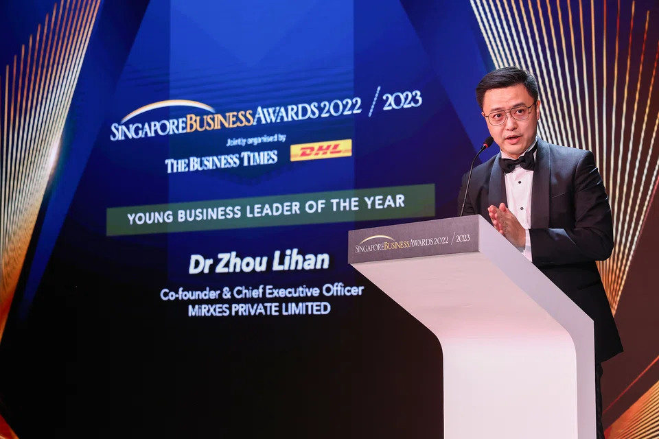 Dr Zhou Lihan, co-founder & CEO of Mirxes (Young Business Leader of the Year), making his acceptance speech.