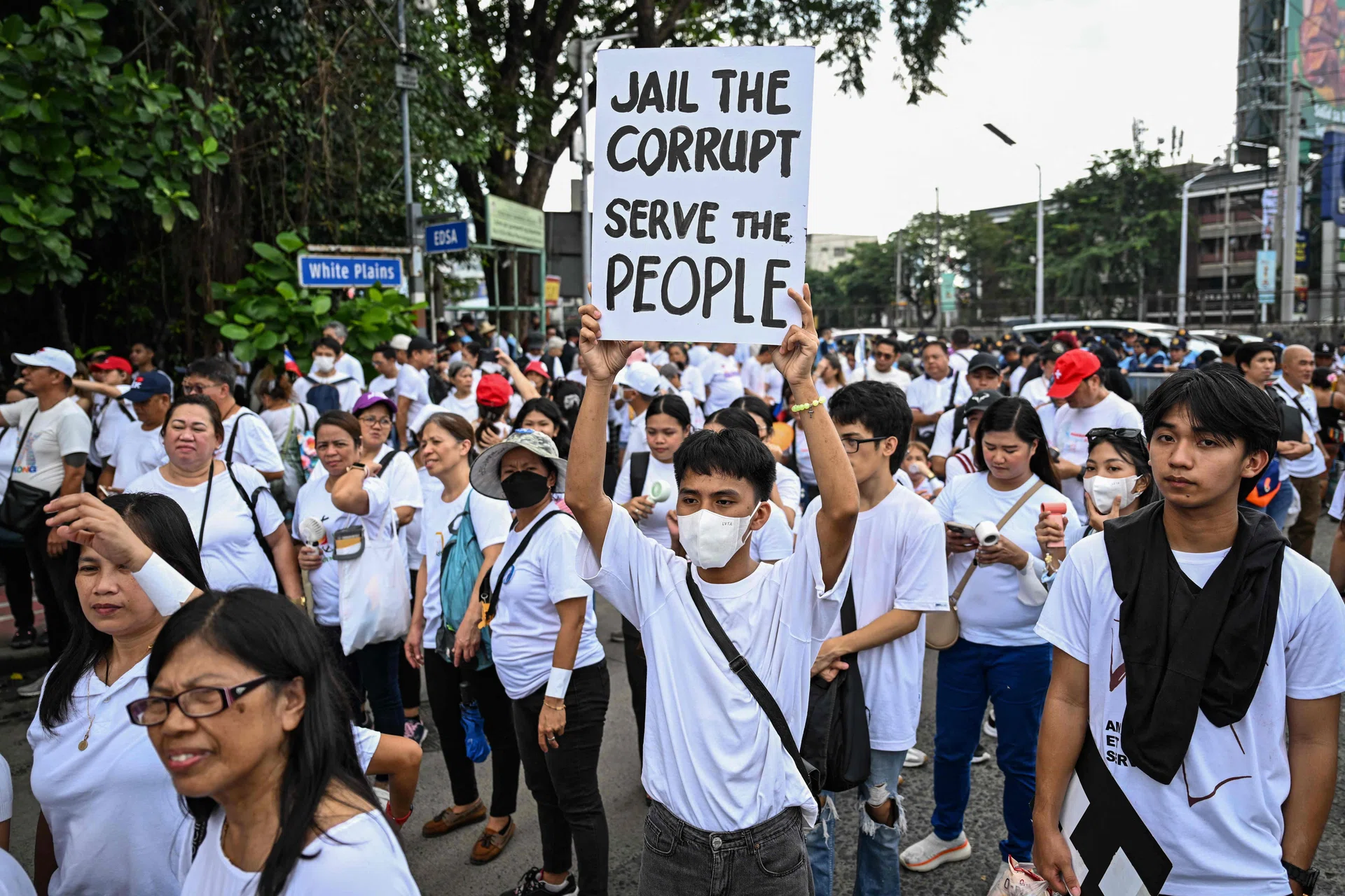 Thousands mount fresh protests against Philippine corruption
