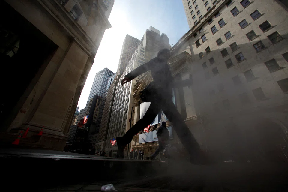 The US and Asian equity funds attract US$2.1 billion and US$1.16 billion, respectively, in inflows, while European funds see about US$1 billion worth of net outflows.