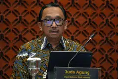 “The intention is to provide an incentive to those who lend. If we cut the RRR, it will give liquidity to banks, but they may not channel that towards credit,” Bank Indonesia deputy governor Juda Agung said.