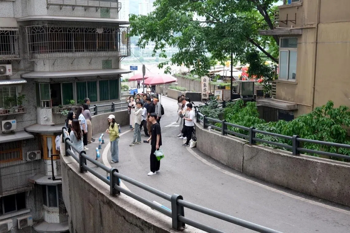 Tourist spending in Chongqing for both domestic and international travellers is reported to have exceeded 550 billion yuan in 2025.