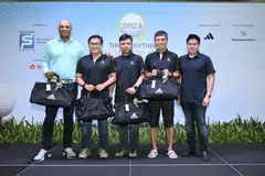 (From left) Team Singapore Pools golfers Samir Bedi, Tay Boon Khai, Kevin Pang and Gerald Ng, after receiving their prizes from The Business Times news editor Lee U-Wen at Tanah Merah Country Club.