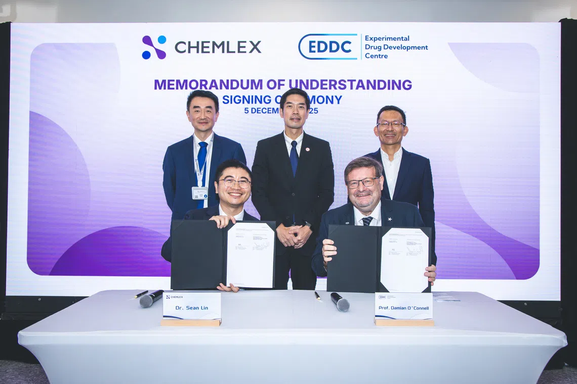 ChemLex has also signed an MOU with the Experimental Drug Development Centre. At the signing ceremony were Sean Lin (seated, left), founder and CEO of the startup, and Prof Damian O’Connell (seated, right), CEO of EDDC.