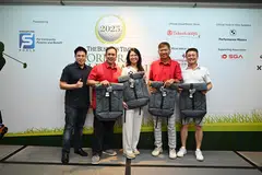 From left: The Business Times news editor Lee U-Wen together with the players from Team Orchid Country Club, Gavin De Luna, Joey Tan, Francis Ong and Cheng Keng Hui.