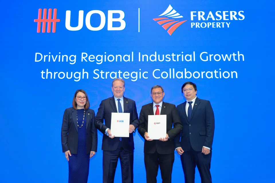 From left: Vira-Anong Chiranakhorn Phutrakul, deputy CEO and head of wholesale banking, UOB Thailand; Richard Maloney, president and CEO, UOB Thailand; Peerapat Srisukont, managing director of industrial business, Frasers Property Thailand; Kriangkrai Pokanukrom, first senior vice-president, financial reporting, Frasers Property (Thailand) Public Company Ltd.