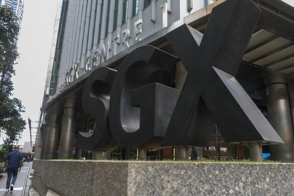 Across the broader market, advancers outnumber decliners 358 to 198, as 1.9 billion securities worth S$1.4 billion change hands.