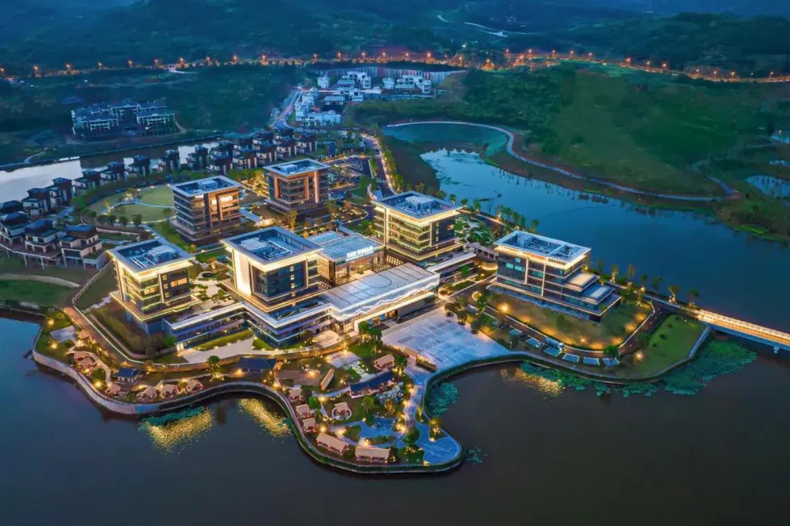 GSH's first upper-upscale hotel in Chongqing, New World Chongqing Hotel, is located in Bishan district.