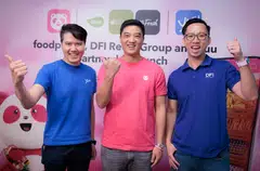 From left: Sng Ren Yeong, director of yuu Rewards Club's minden.ai, together with Lawrence Wen, CEO of foodpanda Singapore, and Yoep Man, managing director, food at DFI Retail Group.