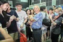 Presidential hopeful Ng Kok Song interacting with fellow cat lovers at the Asia Cat Expo on Saturday (July 29) at Suntec Singapore Convention and Exhibition Centre. 
