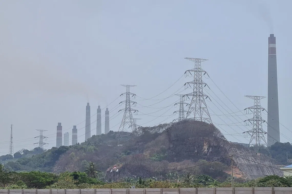 lyplant - The eight-unit Suralaya coal-fired power plant in Cilegon, Banten, among the largest of its kind in Indonesia contributing to hazardous smog in Jakarta, which topped the world’s most polluted city in August.