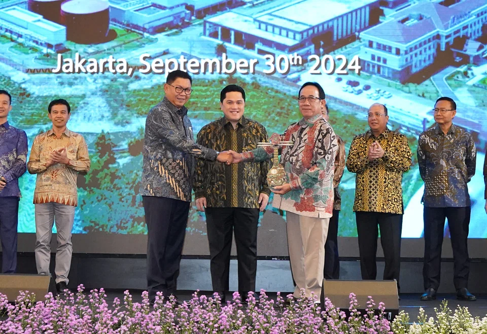 Bank Mandiri president-director Darmawan Junaidi (left) and Minister of State-Owned Enterprises Erick Thohir (centre) at a signing ceremony for a US$1.27 billion loan agreement for the South Sumatra 8 coal-fired power plant in Jakarta.