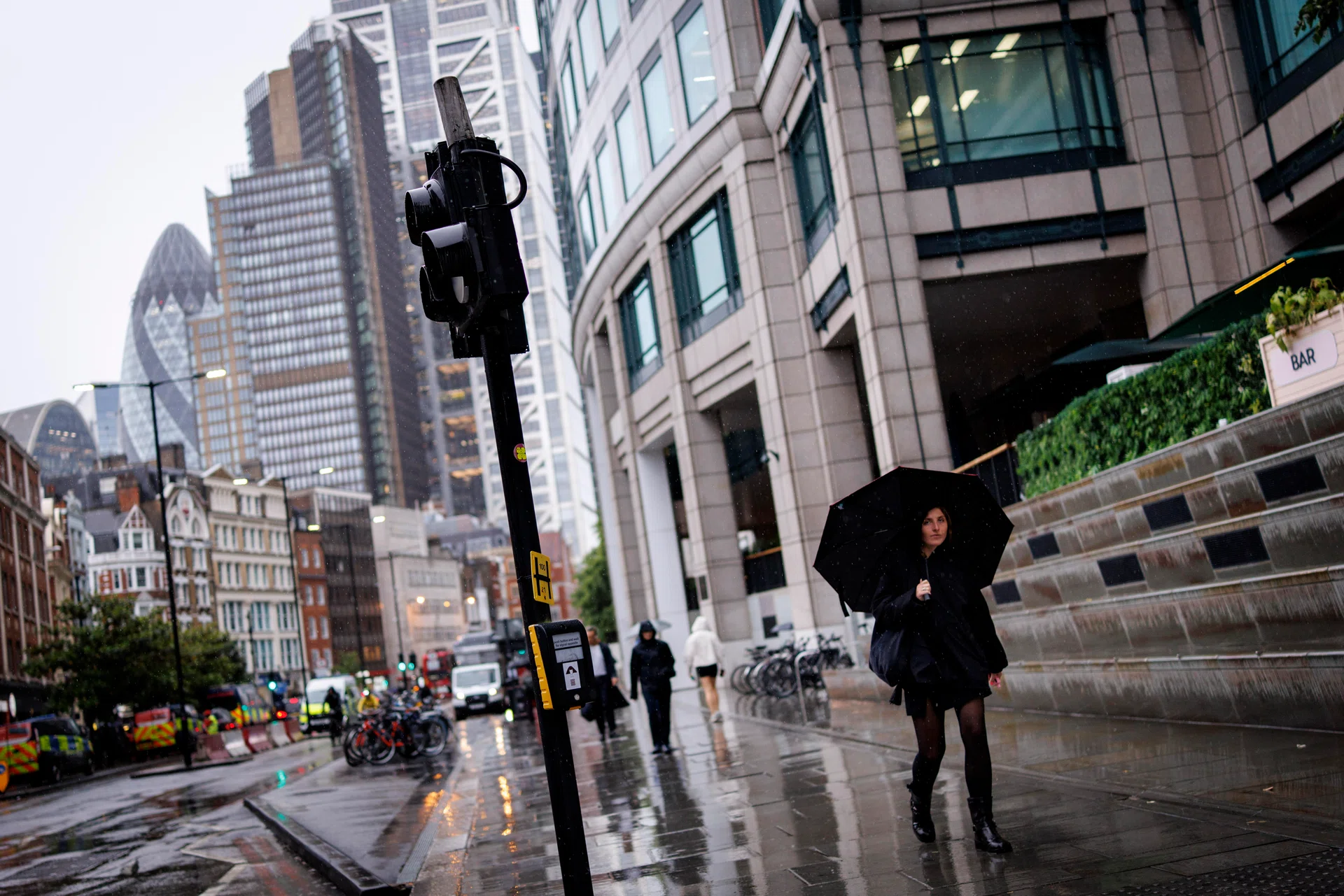 AI turns coders, lawyers and analysts into ghosts of London’s past