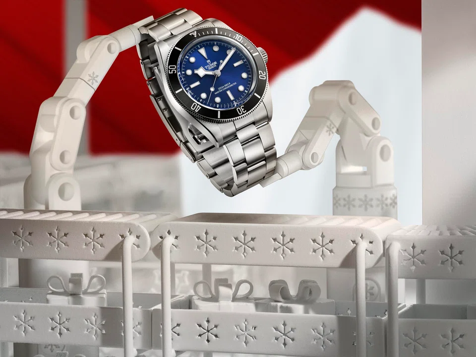 At 43 mm, the dramatic new Black Bay 68 has a fearless, commanding presence. 