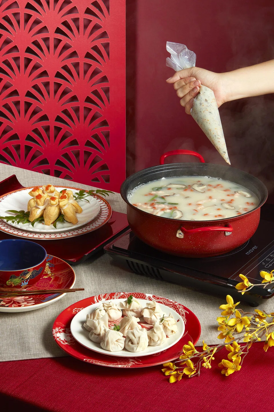 Take-home DIY Steamboat Bundle.