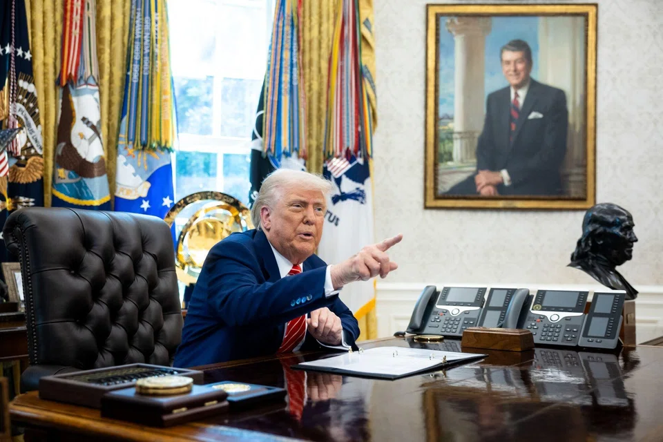 The uncertainty surrounding President Donald Trump's trade policies are making funds flee America. Stocks are seeing through the smoke and mirrors, argues the writer.