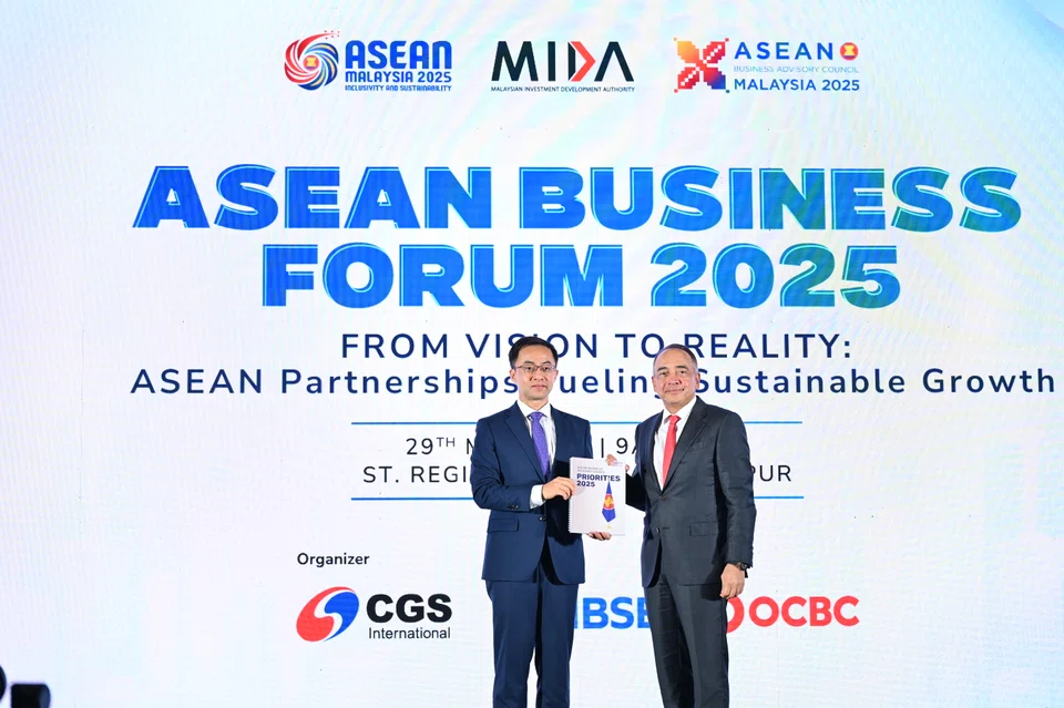 China Galaxy Securities chairman Wang Sheng (left) and Asean-BAC Malaysia chairman Nazir Razak at the Asean Business Forum 2025.