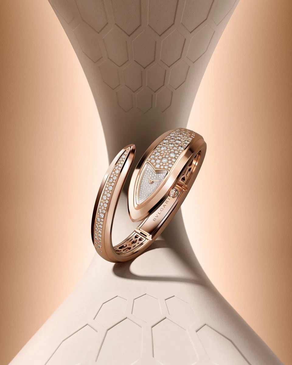 The Serpenti Aeterna in pink gold with diamonds.