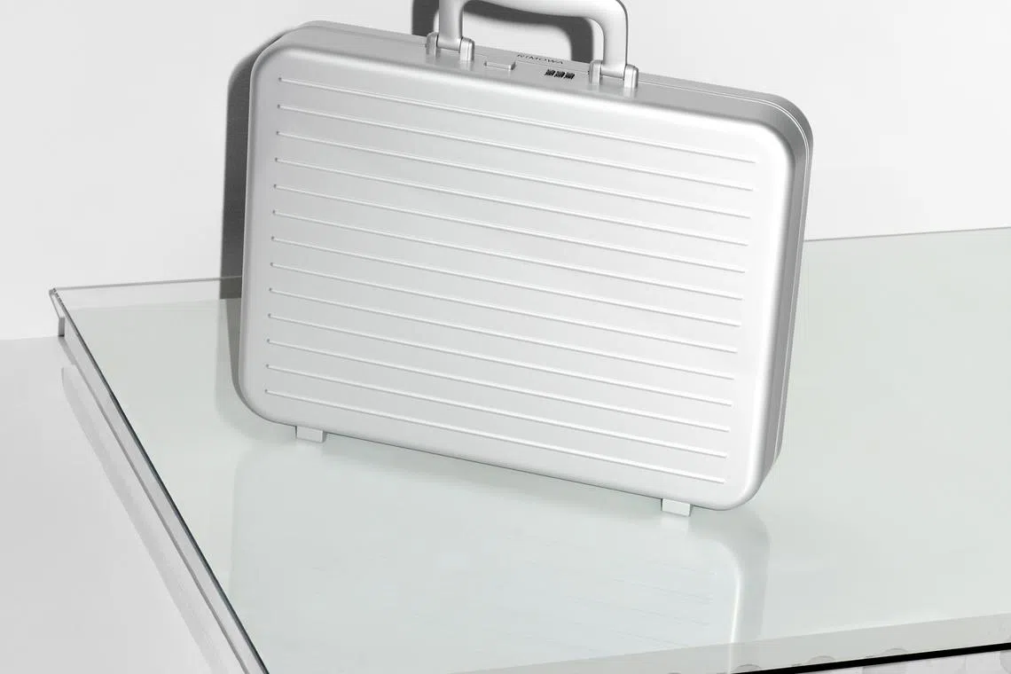 Vintage-inspired Aluminium Attache Silver 