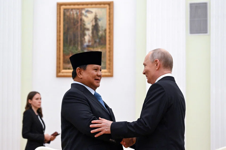 Indonesian President Prabowo Subianto (left) and Russian President Vladimir Putin have pledged deeper economic and energy cooperation.