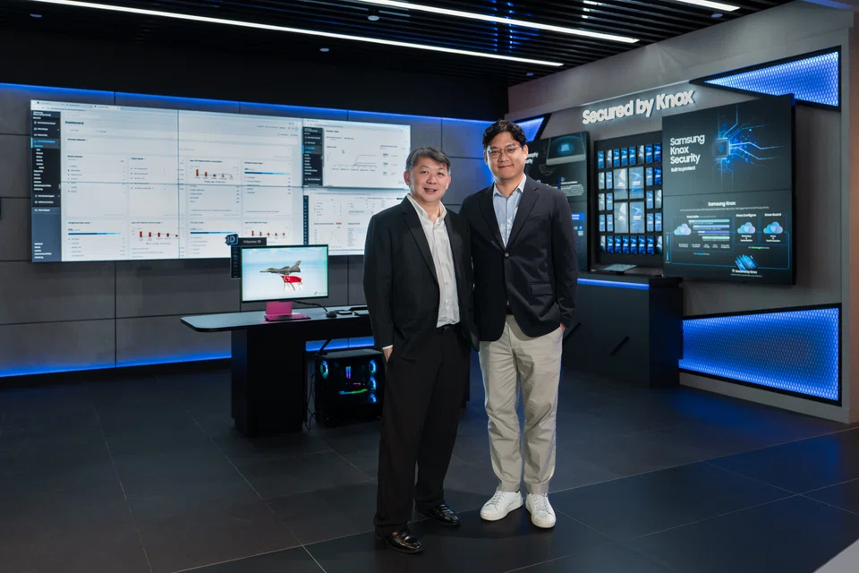Timothy Tan, Head of Integrated Business, Samsung Electronics Singapore and Jeffrey Hahn, President, Samsung Electronics Singapore at the Business Experience Studio.