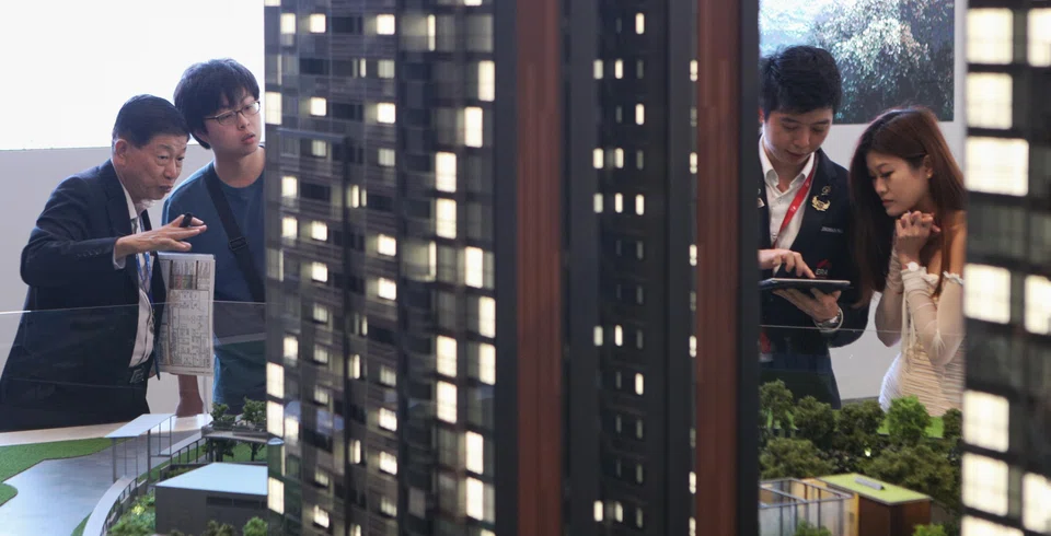 Mortgage packages, especially those pegged to variable rates, come with a variety of features that can help mitigate certain risks or provide you with options to react to different market conditions.