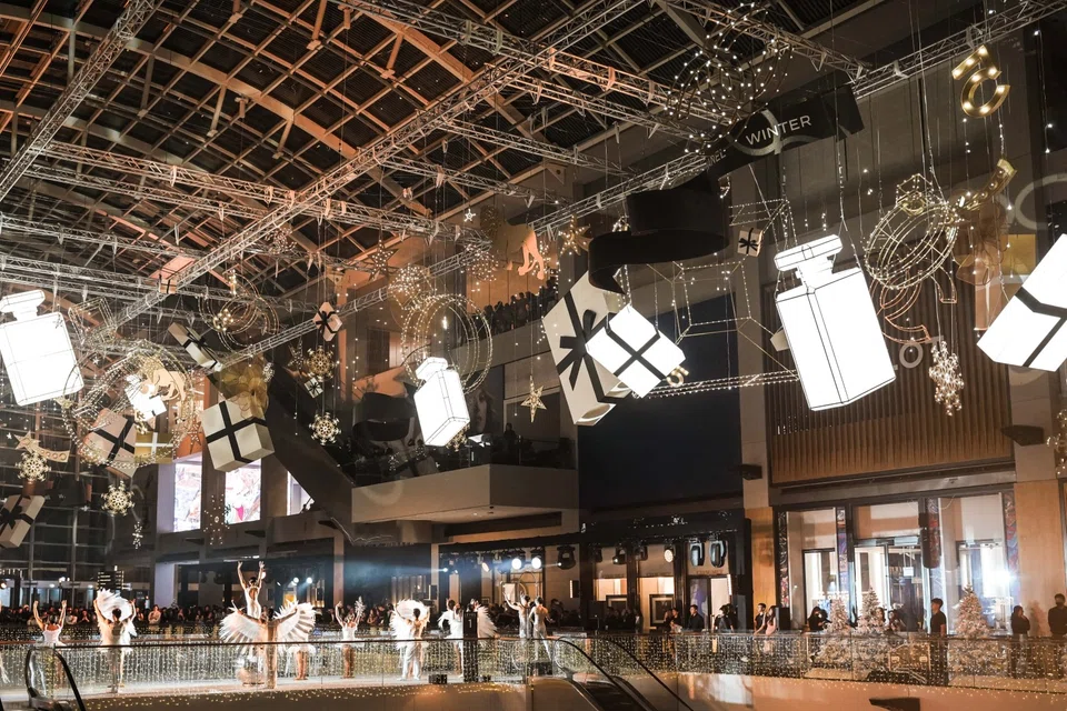 Marina Bay Sands features an exclusive light installation, Chanel Winter Tale, as part of its Christmas holiday display this year.