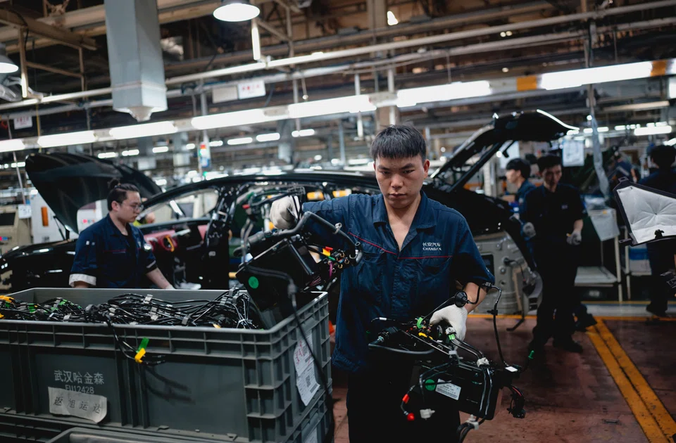 China's industrial profits rose 1.4 per cent year-on-year in the January-April period to 2.1 trillion yuan (S$375 billion), according to data from the National Bureau of Statistics.