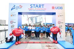 Wee Ee Cheong, UOB’s deputy chairman and CEO (centre) and Ted Tan, vice-chairman of Community Chest (fourth from left, in white) with UOB colleagues at the start line of the 2024 UOB Heartbeat Run on Saturday.