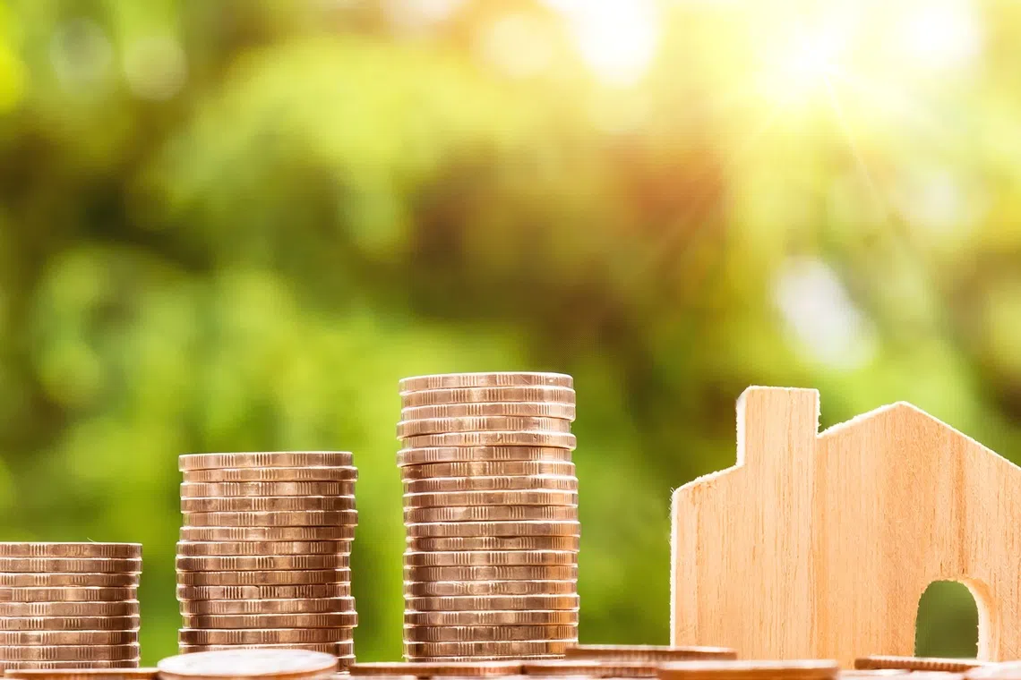 A declining interest rate environment often signals a prime opportunity for mortgage refinancing.