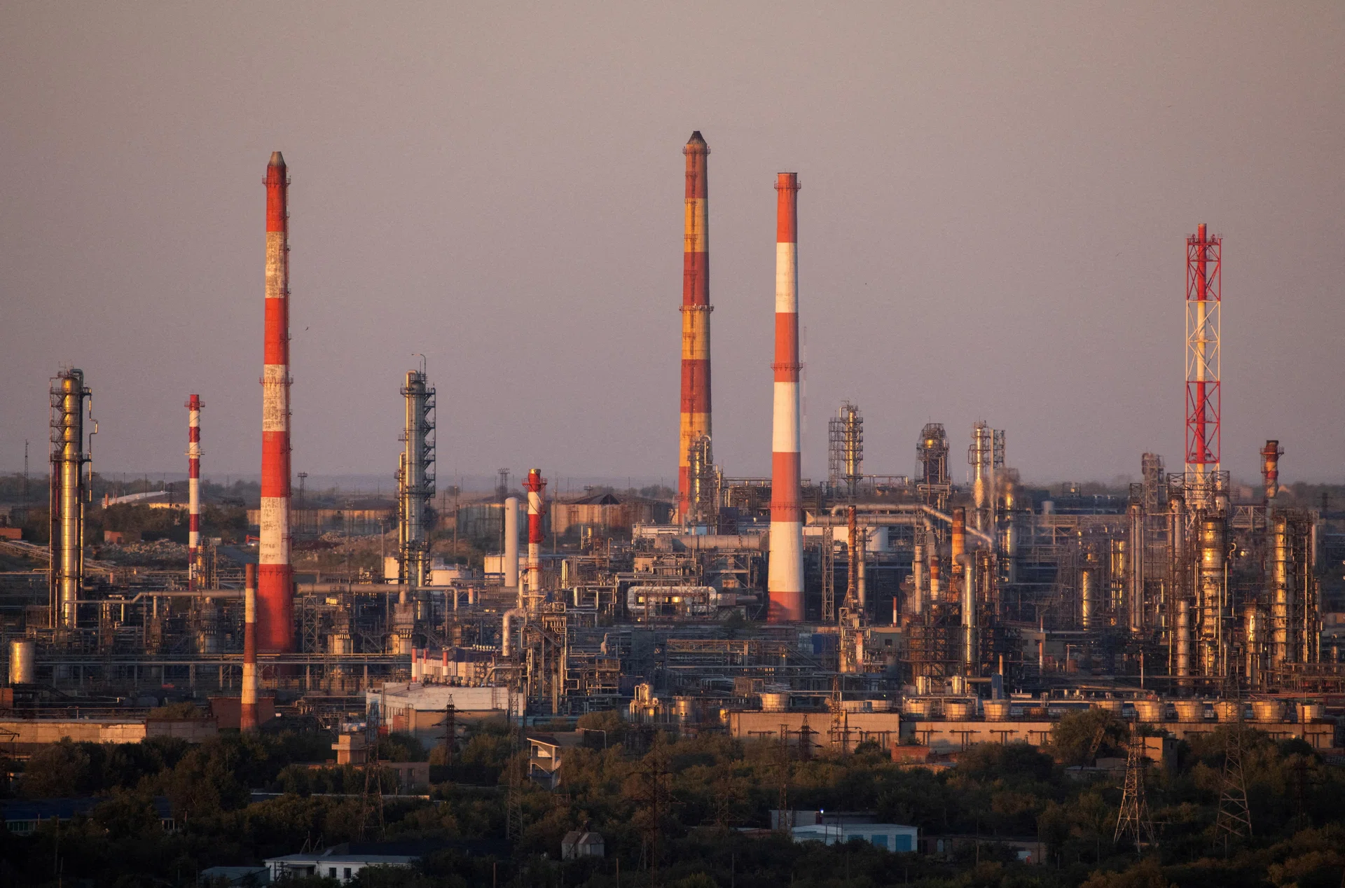 World oil market faces significant surplus in first quarter: IEA