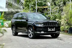 The Jeep’s engine is a characterful thing because it sings a six-cylinder tune, which has become all too rare these days.