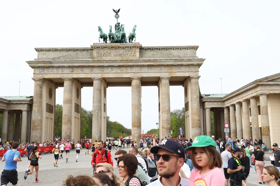 Germany saw a sharp 12 per cent drop in foreign direct investment projects last year, according to an EY survey.